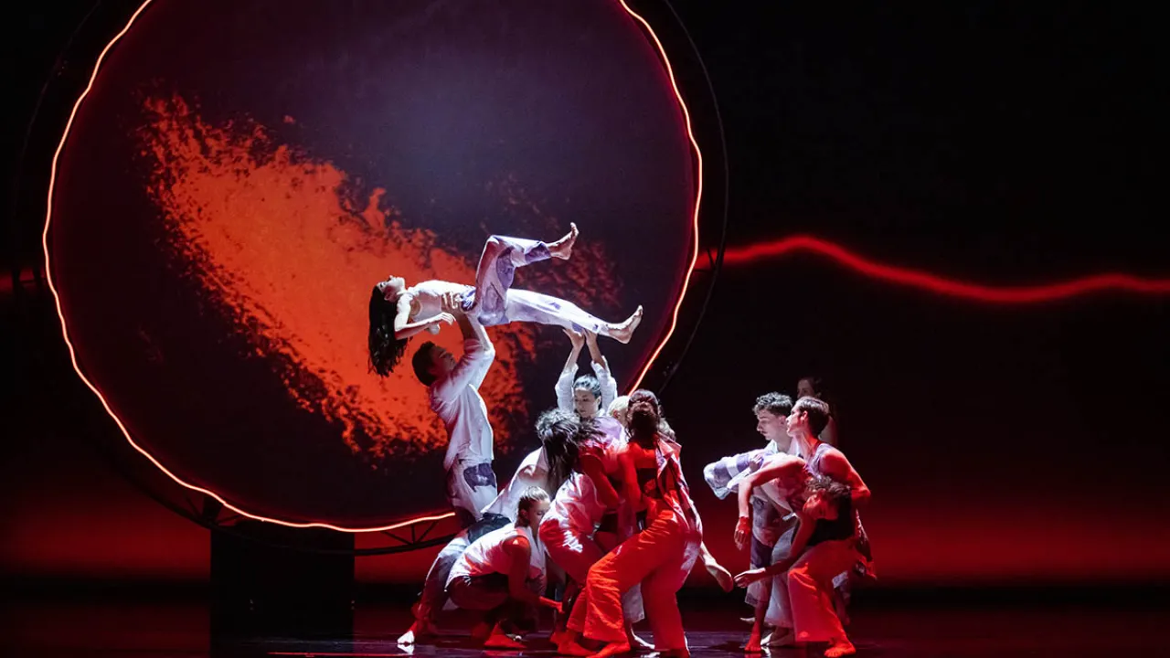 Artists of Australian Dance Theatre and The Australian Ballet in THE HUM (Riley), 2023. Credit: Daniel Boud.