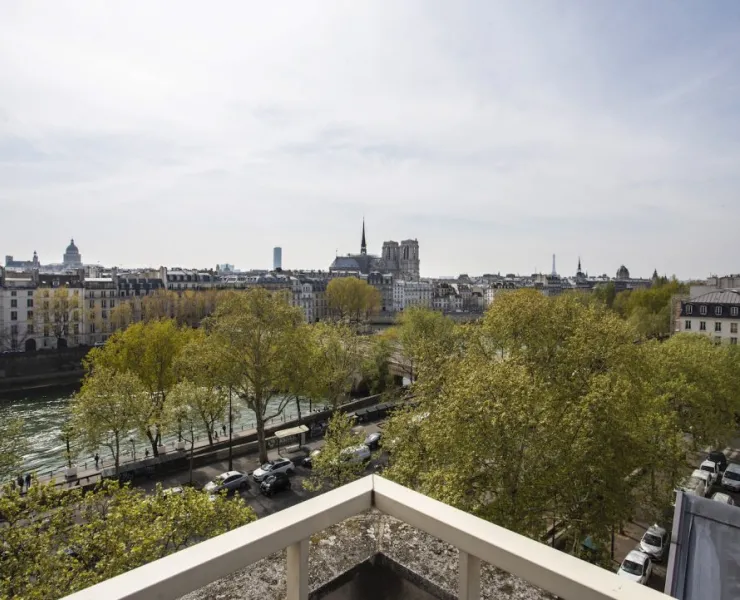 Image: view from the 5th floor walkway of the Cité internationale des arts – Site du Marais / Photo by Maurine Tric, Adagp 2022, for the Cité internationale des arts