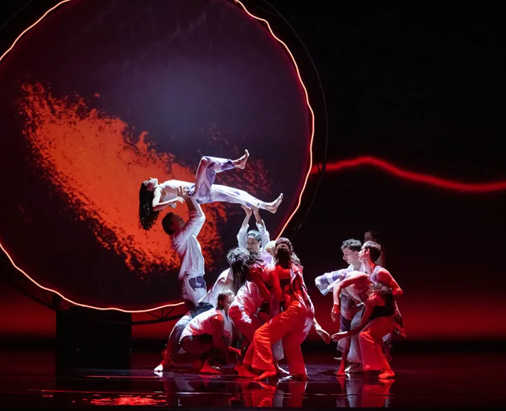 Artists of Australian Dance Theatre and The Australian Ballet in THE HUM (Riley), 2023. Credit: Daniel Boud.