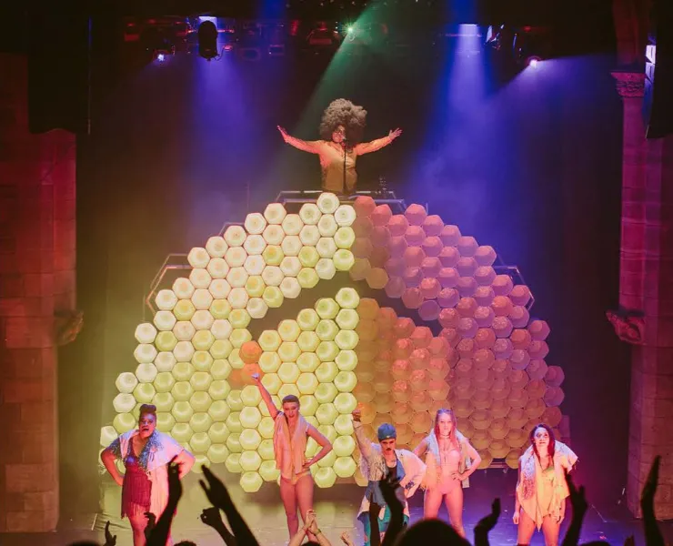 Kim Busty Beatz Bowers in Hot Brown Honey on stage
